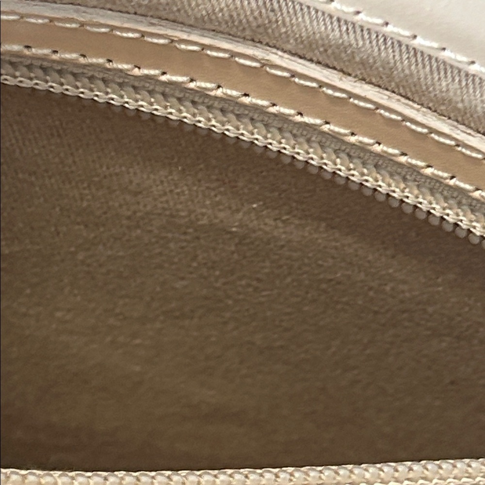 Burberry Tan Tote Bag - Picture 6 of 10